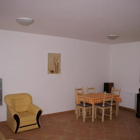 Oeregtoelgy Vendeghaz